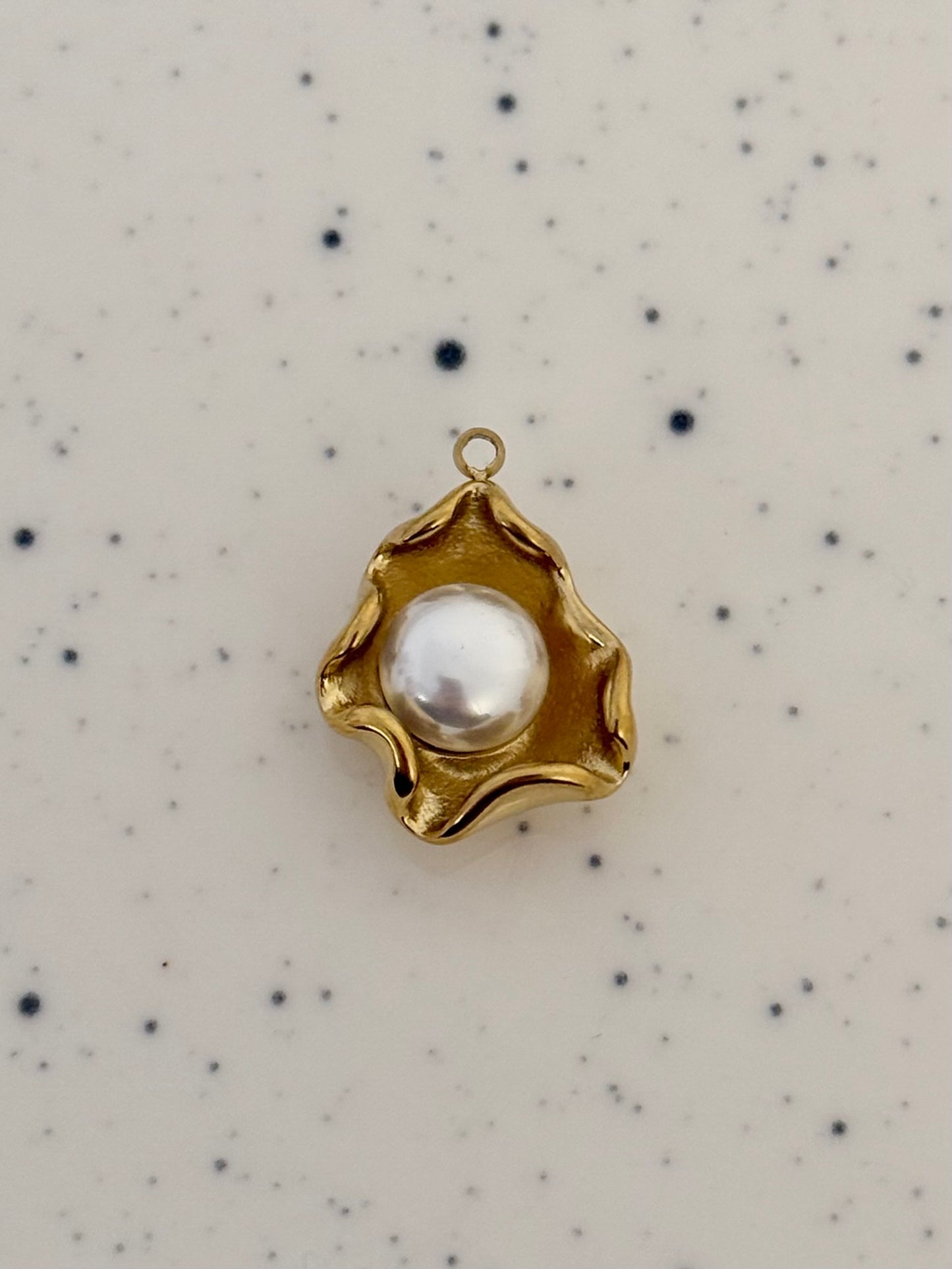 Oyster Pearl Gold Charm