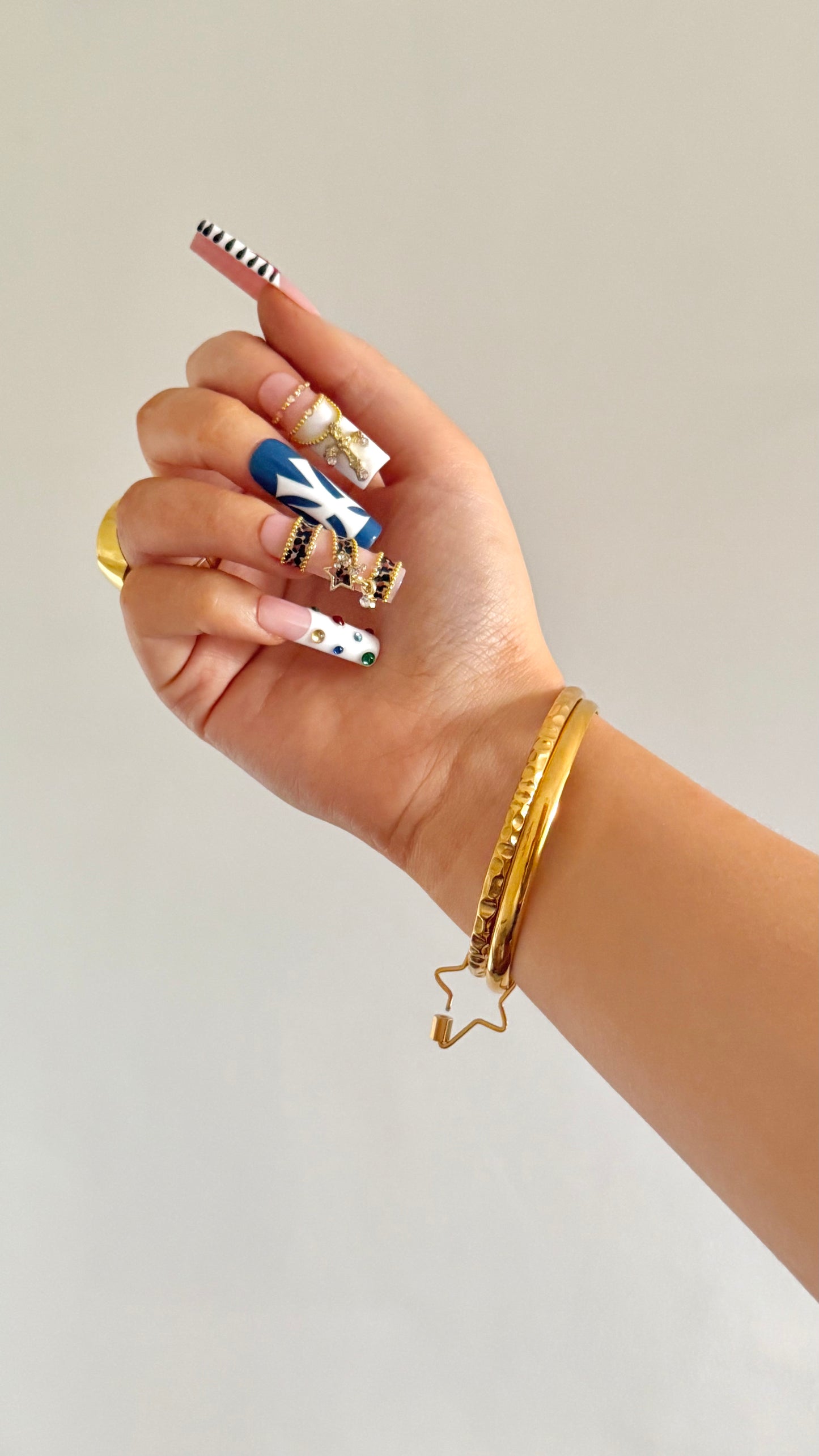The “Étoile” Linked Bangles