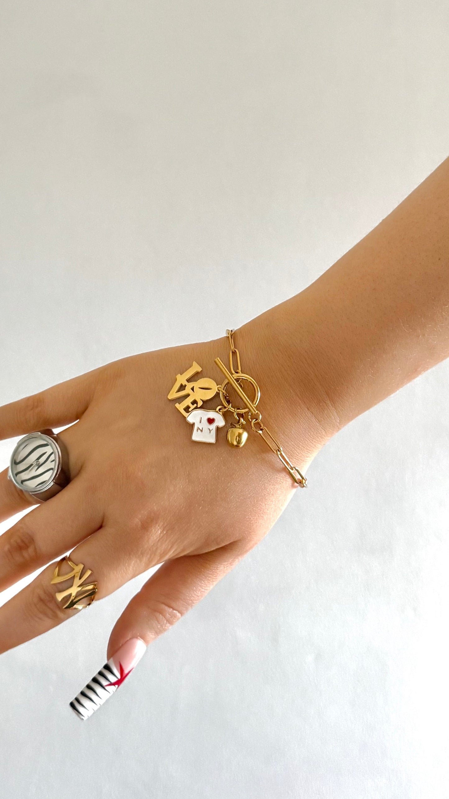 The “I ❤️ NY” Charm Bracelet